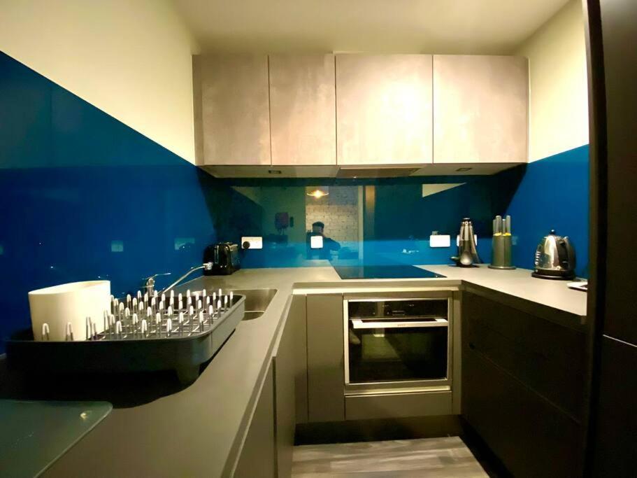 Stunning Apartment Suite - Free Parking & Wifi! Poole Exteriör bild