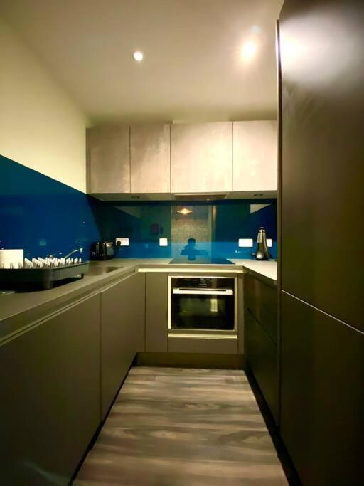 Stunning Apartment Suite - Free Parking & Wifi! Poole Exteriör bild