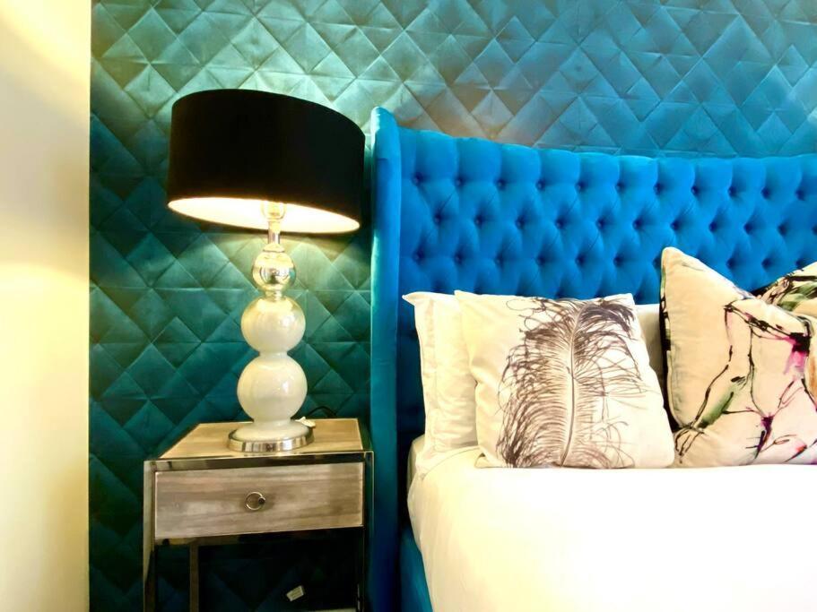 Stunning Apartment Suite - Free Parking & Wifi! Poole Exteriör bild